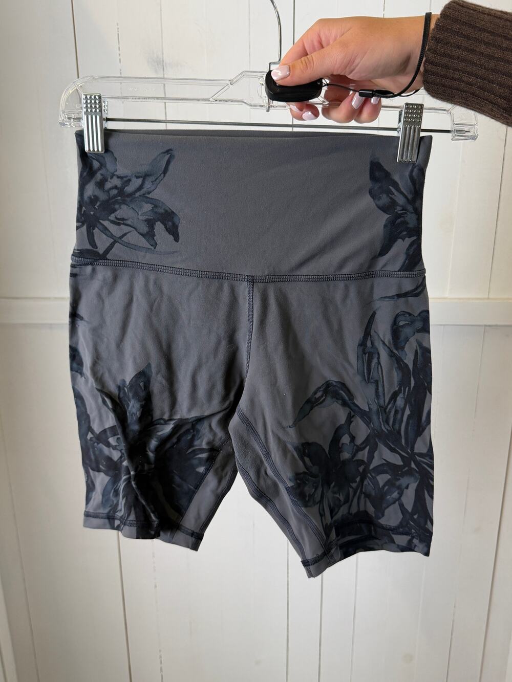Lululemon Gray Biker Shorts Women's Size 6 Nylon Excellent
